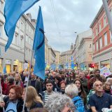 folla al corteo no ovovia